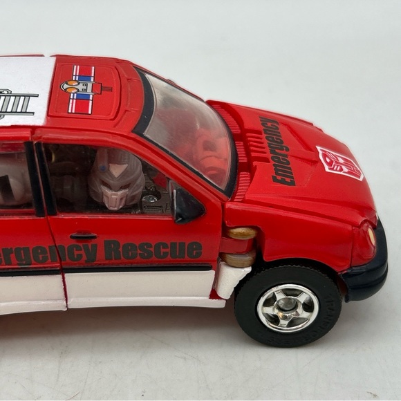 Transformers Universe Deluxe RATCHET Weapons Emergency Rescue SUV (No Weapons) - Picture 3 of 10